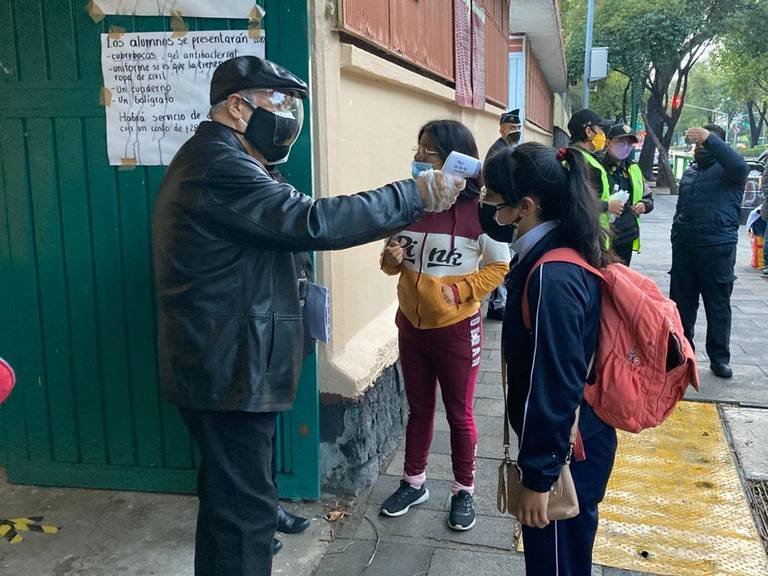 JUEZ ORDENA A SEP Y SSA PROVEER INSUMOS CONTRA COVID-19 A ESCUELAS DE MÉXICO