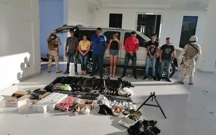 DETIENEN A GRUPO DELICTIVO CON ARSENAL