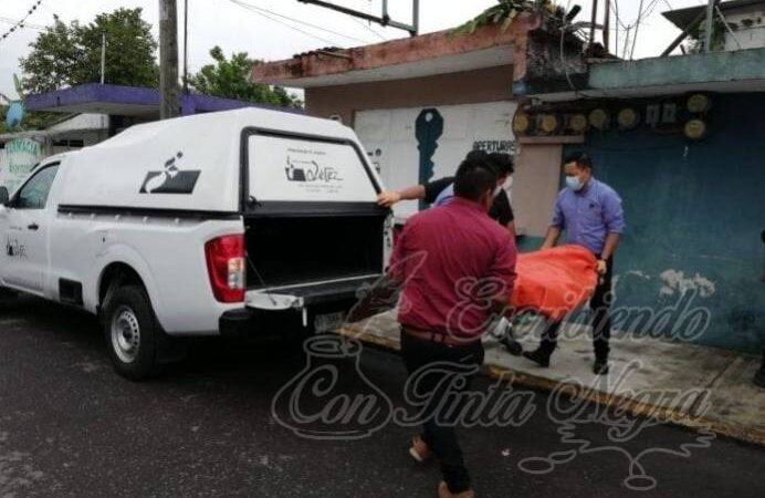 ANCIANO DECIDE ESCAPAR POR LA “PUERTA FALSA”