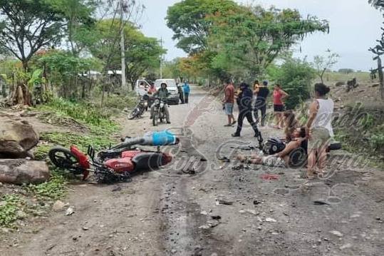 CHOCAN MOTOCICLISTAS; AMBOS MURIERON