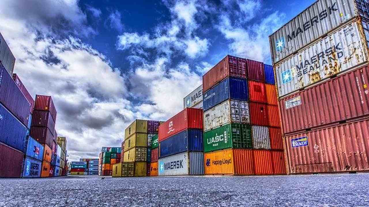 RECUPERAN 8 CONTENEDORES ROBADOS EN COLIMA; NO TENÍAN ORO SINO JUGO DE DURAZNO