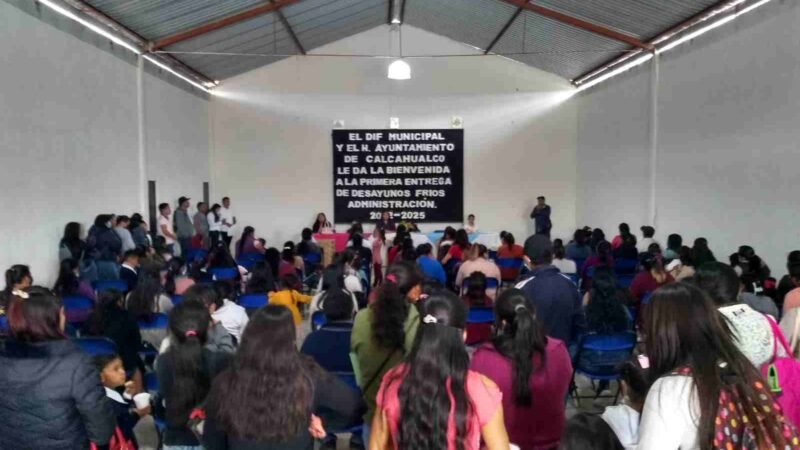 DISTRIBUYEN DESAYUNOS FRÍOS EN CALCAHUALCO