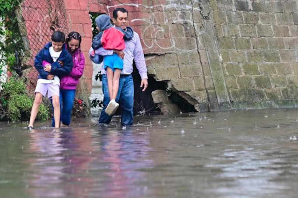 POR INTENSA LLUVIA SUSPENDE SERGIO GUTIÉRREZ LUNA CELEBRACIÓN DEL DÍA DEL PADRE