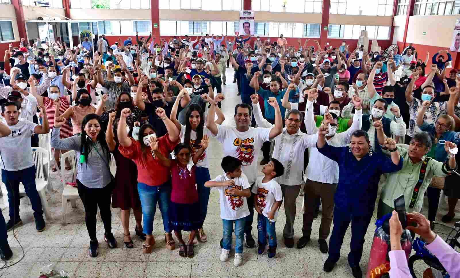 FESTEJA SERGIO GUTIÉRREZ A LOS PAPÁS