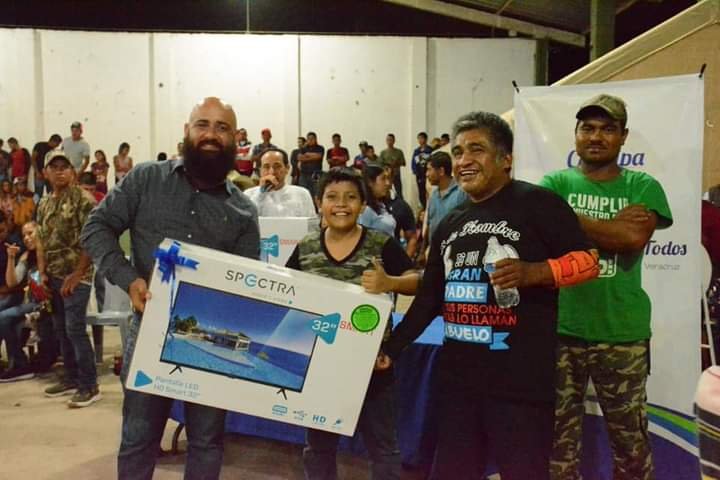 AGASAJAN A PAPÁS DE COMAPA