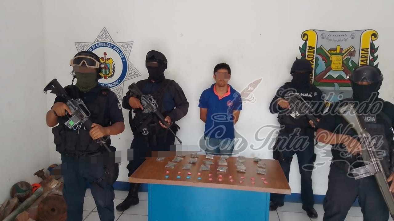 DETIENEN A NARCO MENUDISTA EN ATOYAC