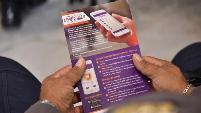 IMPARTEN PLÁTICA SOBRE PREVENCIÓN DE VIOLENCIA Y USO DE LA APP MUJER ALERTA