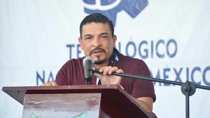 VERACRUZ VOLVERÁ A SER SEMILLERO DE JÓVENES PROFESIONISTAS Y EXITOSOS: GÓMEZ CAZARÍN