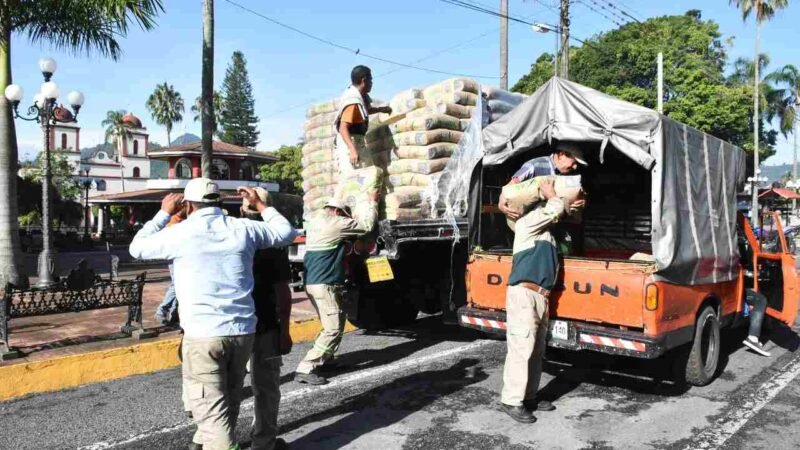 ENTREGAN SUBSIDIO DE CEMENTO A 85 FAMILIAS