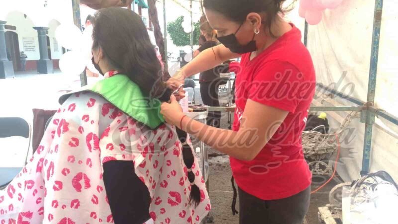 DONAN SU CABELLO A PERSONAS CON CÁNCER