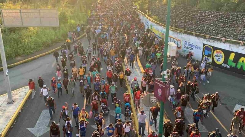 NUEVA CARAVANA CON 2 MIL MIGRANTES SALE DE TAPACHULA RUMBO A EU