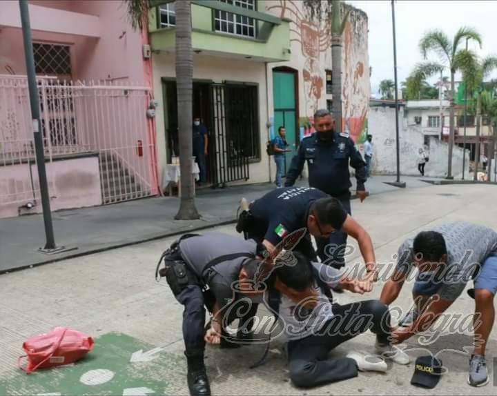 DETIENEN A ESTUDIANTE POR AGREDIR A SU NOVIA