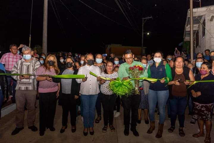 INAUGURA ERNESTO RUÍZ PAVIMENTACIÓN EN LA COLONIA ANALCO