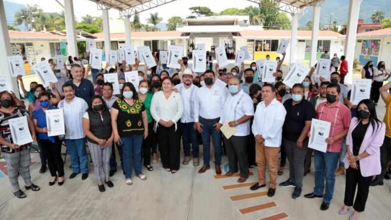 ZENYAZEN ENTREGA 38 ESCRITURAS EN LA REGIÓN ALTAS MONTAÑAS