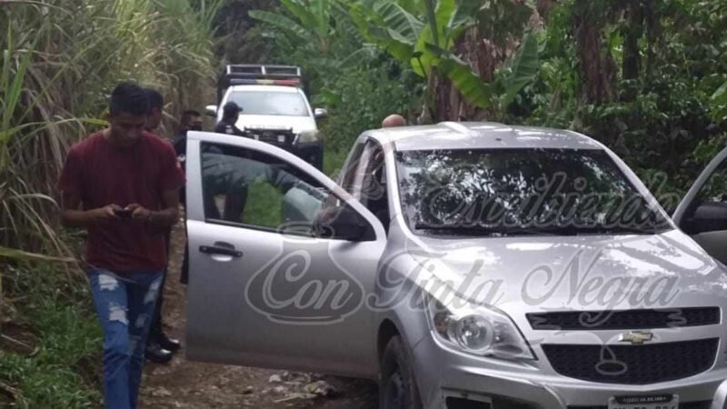 ROBAN CAMIONETA A MANO ARMADA; LA RECUPERA LA POLICÍA