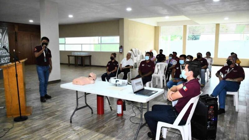 CAPACITAN A COMERCIANTES DEL MERCADO 3 DE AGOSTO