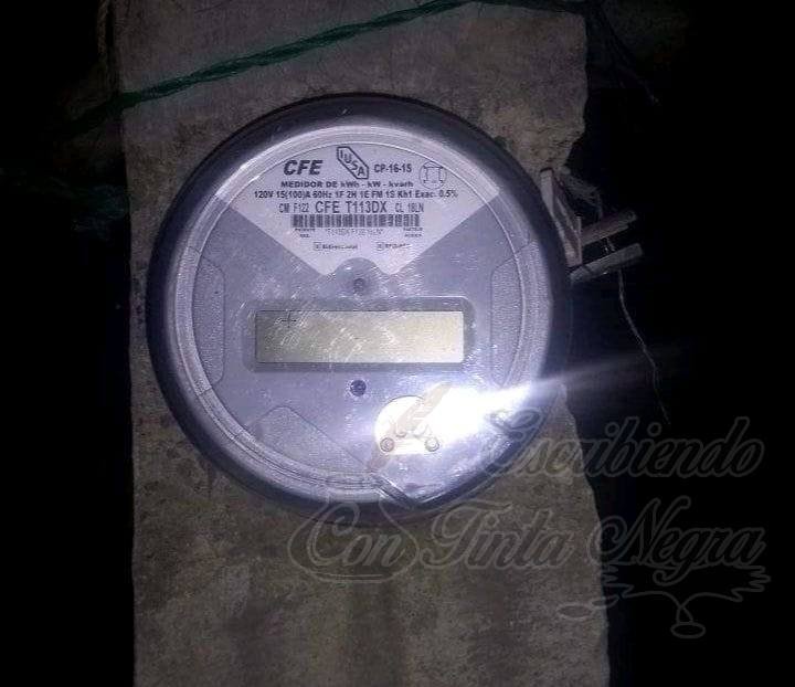 DEJA CFE SIN LUZ A UNA COLONIA