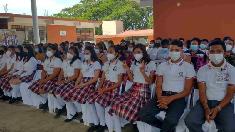 SE GRADUAN 33 JÓVENES DEL TEBA DE BOCA DEL MONTE