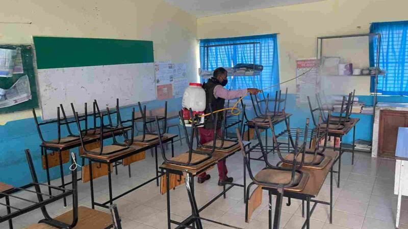 REFORZARÁ AYUNTAMIENTO ACCIONES DE DESINFECCIÓN DE COVID-19 EN ESCUELAS DURANTE PERÍODO VACACIONAL 