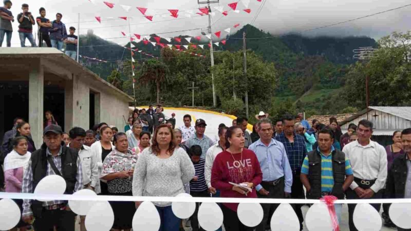 INAUGURA ALCALDESA DE CALCAHUALCO OBRA EN MAQUIXTLA