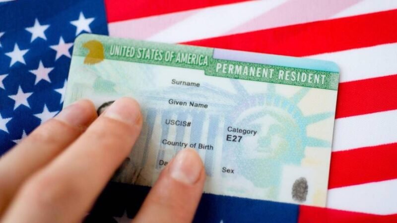 ESTADOS UNIDOS ALISTA TARJETA PARA IDENTIFICAR A MIGRANTES INDOCUMENTADOS