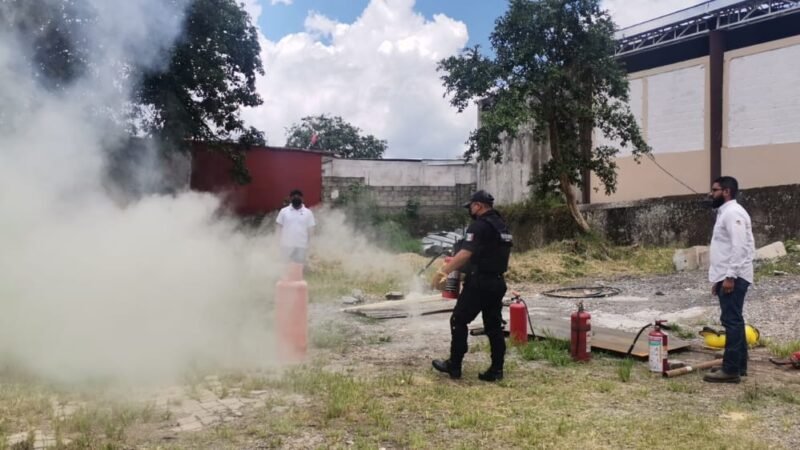 SE CAPACITA POLICÍA EN COMBATE A INCENDIOS