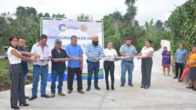INAUGURA GABRIEL LAGUNES OBRA EN XONOTLA
