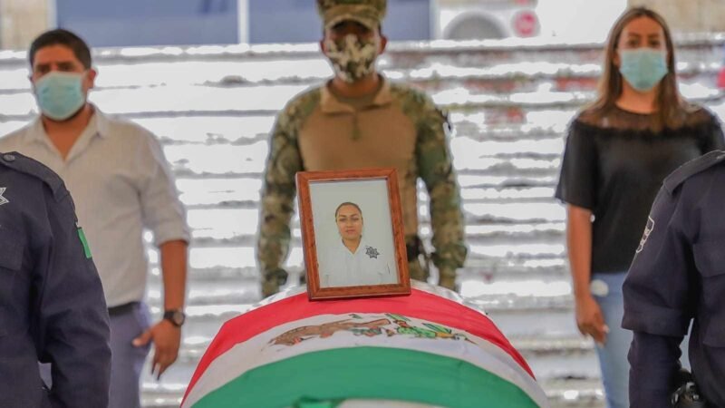 RINDEN HOMENAJE A POLICÍA ASESINADA EN LA RESERVA