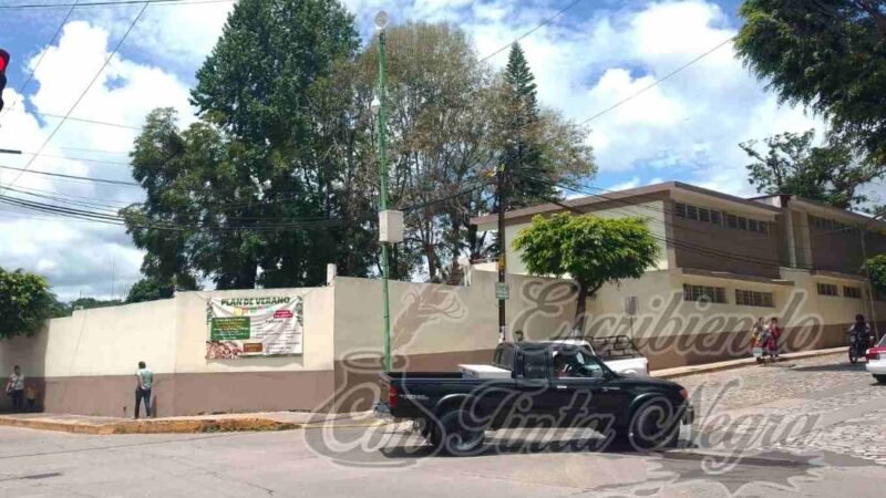 DENUNCIAN COBROS EXCESIVOS EN SECUNDARIA DARÍO MÉNDEZ