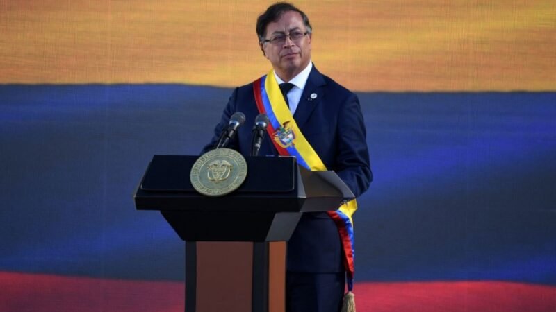 PRESIDENTE DE COLOMBIA OFRECE BENEFICIOS A GRUPOS ARMADOS A CAMBIO DE PAZ
