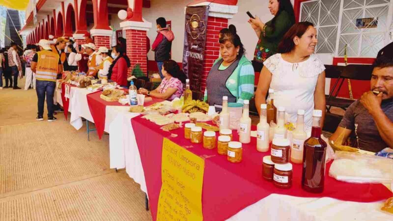 REALIZAN CON ÉXITO EL PRIMER MERCADO DE CONSUMO SOLIDARIO