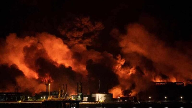 MÉXICO ENVÍA A 85 MILITARES PARA MITIGAR INCENDIO EN MATANZAS, CUBA