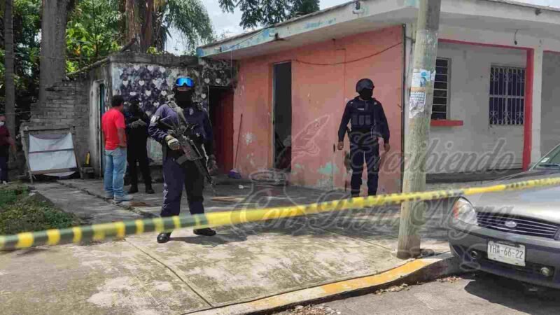 ENCUENTRAN DEGOLLADO A HOMBRE EN SU CASA