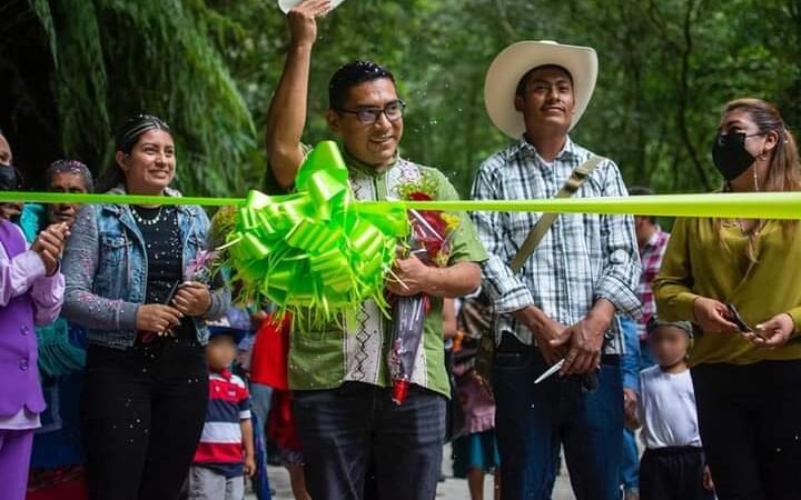 INAUGURA ERNESTO RUIZ PAVIMENTACIÓN DEL CAMINO A TEPEXILOTLA