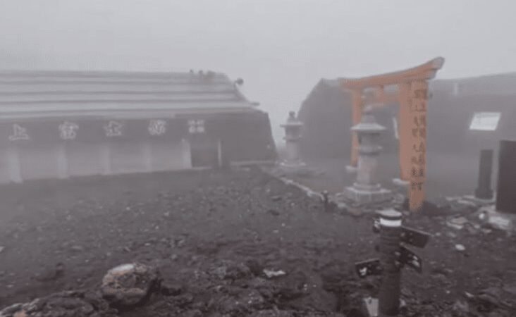 EVACÚAN A MÁS DE 70 MIL PERSONAS ANTE EL IMPACTO DEL TIFÓN ‘MEARI’ EN JAPÓN