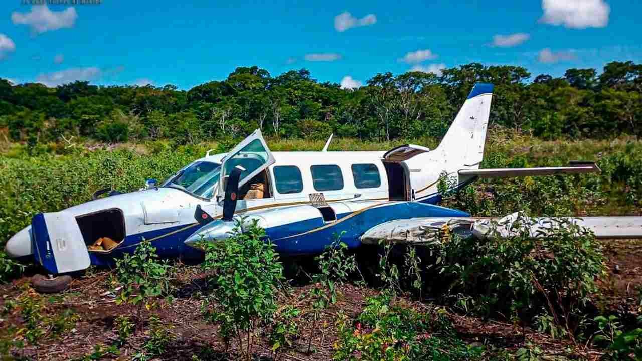 EL EJÉRCITO INTERCEPTA AERONAVE CON MÁS DE 400 KILOGRAMOS DE COCAÍNA EN CAMPECHE