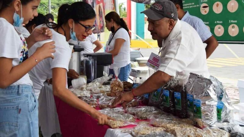 IXHUATLÁN DEL CAFÉ PARTICIPA EN FERIA DE TLALIXCOYAN