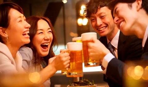JAPÓN ABRE CONCURSO PARA PROMOVER QUE LOS JÓVENES BEBAN MÁS ALCOHOL