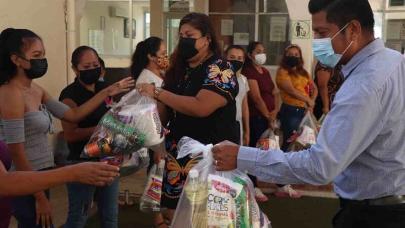 AYUNTAMIENTO DE ATOYAC ENTREGA APOYOS A MADRES SOLTERAS