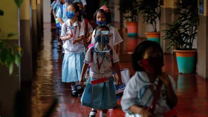 DESPUÉS DE DOS AÑOS, FILIPINAS REABRE AULAS POR PANDEMIA DEL COVID