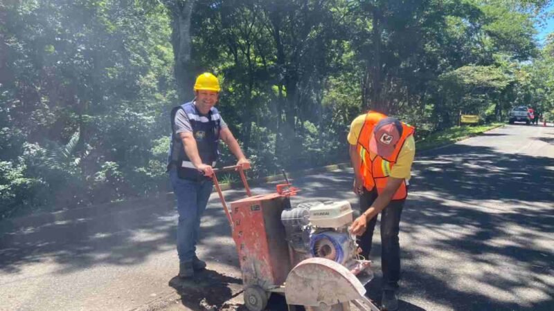 ALCALDE DE ZENTLA PONE EN MARCHA PROGRAMA DE BACHEO