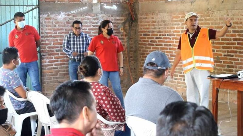 CAPACITAN A PRODUCTORES DE CHILE HABANERO