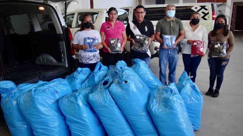 ALISTA ERNESTO RUIZ ENTREGA DE UNIFORMES EN CHOCAMÁN