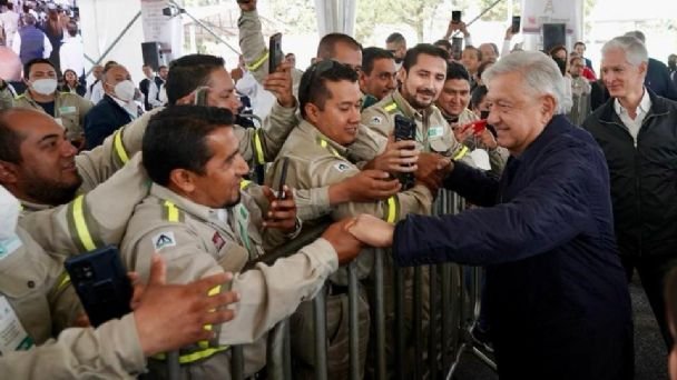 AMLO OFRECE AUMENTO SALARIAL A TRABAJADORES DE CFE