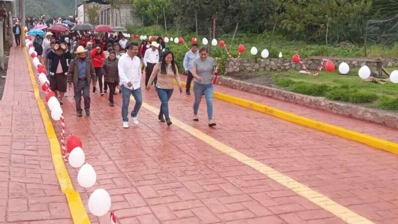 AVANZA URBANIZACIÓN DE EXCOLA; ALCALDESA INAUGURA OBRA