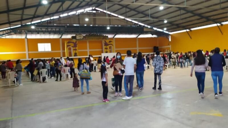 VACUNAN A NIÑOS DE ALPATLÁHUAC CONTRA EL CORONAVIRUS