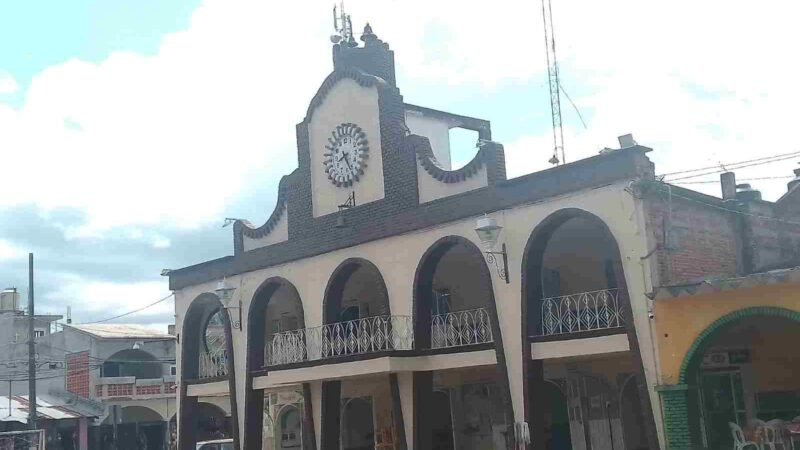 ANUNCIAN BRIGADA DE SALUD EN IXHUATLÁN