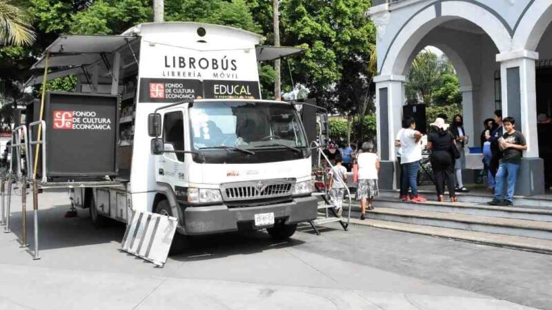INVITAN A POBLACIÓN A DISFRUTAR DEL LIBROBUS