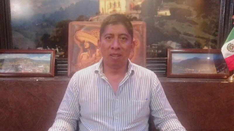 ANUNCIA LEONEL SÁNCHEZ PAVIMENTACIONES EN COMUNIDADES DE ALPATLÁHUAC