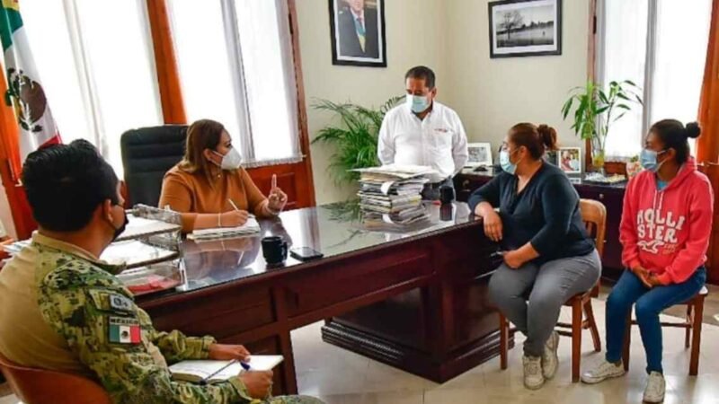 ATIENDE SÍNDICA A REPRESENTANTES DE 10 COLONIAS